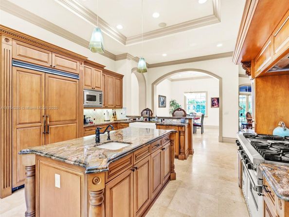 9076 SW 59th Ct, Pinecrest FL 33156