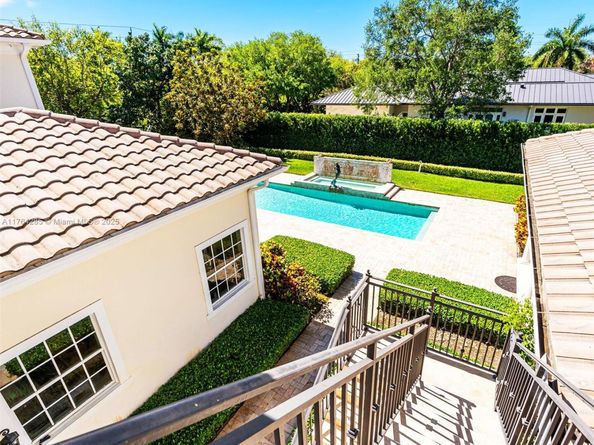 9076 SW 59th Ct, Pinecrest FL 33156