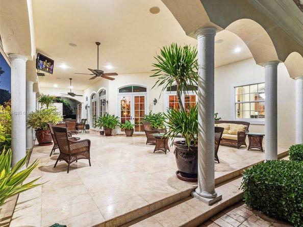 9076 SW 59th Ct, Pinecrest FL 33156