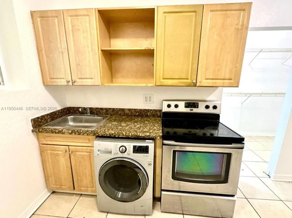 1021 NW 3rd St APT307, Miami FL 33128