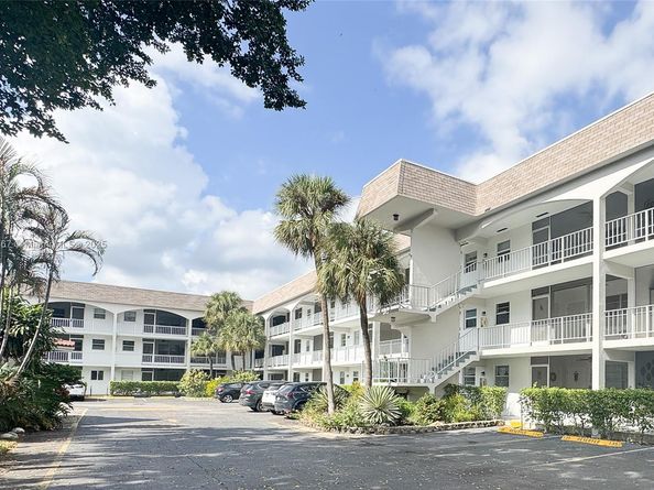 501 Blue Heron Dr 313A, Hallandale Beach FL 33009
