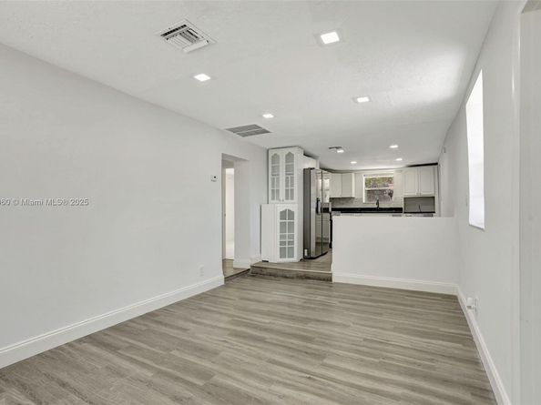 2701 NW 18th Ter, Oakland Park FL 33311