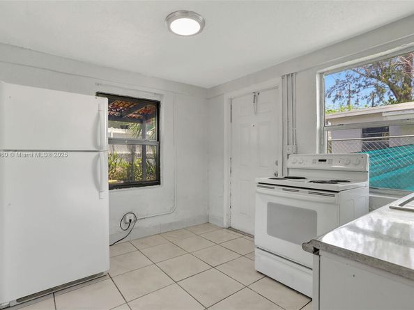 2701 NW 18th Ter, Oakland Park FL 33311