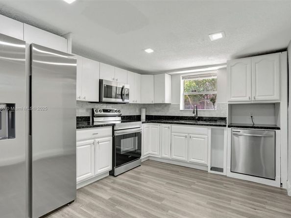 2701 NW 18th Ter, Oakland Park FL 33311