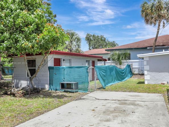 2701 NW 18th Ter, Oakland Park FL 33311