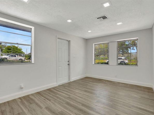 2701 NW 18th Ter, Oakland Park FL 33311
