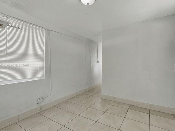 2701 NW 18th Ter, Oakland Park FL 33311
