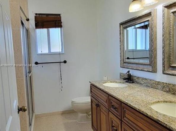 3377 NE 4th St, Homestead FL 33033