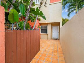 9937 NW 9th St. Cir. 1319, Miami FL 33172