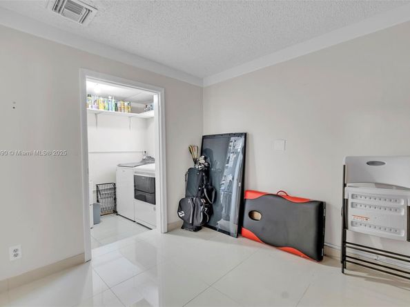 1834 NE 34th St, Oakland Park FL 33306