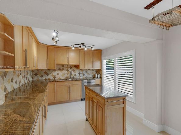 1834 NE 34th St, Oakland Park FL 33306
