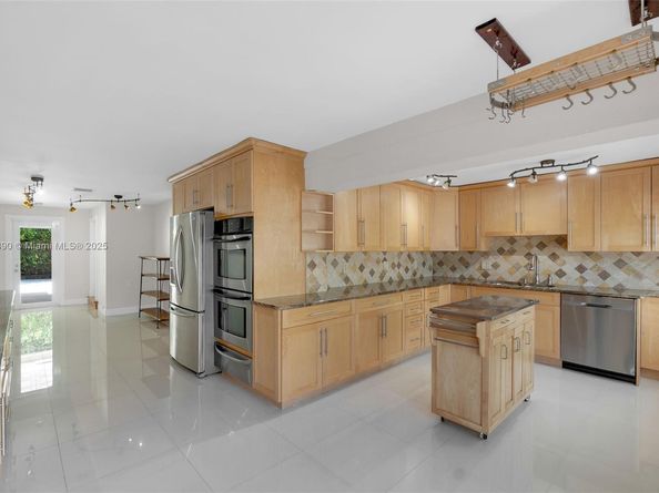 1834 NE 34th St, Oakland Park FL 33306