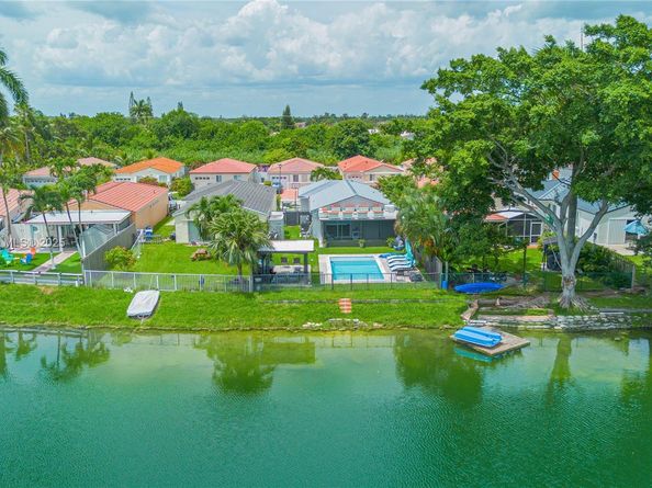 17079 SW 142nd Pl, Miami FL 33177