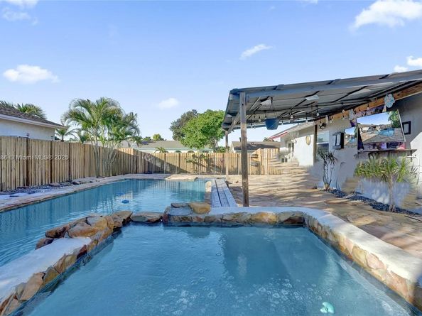 2081 NW 107th Ter, Sunrise FL 33322