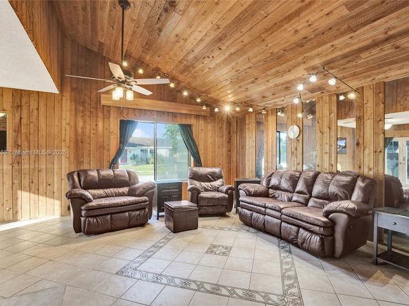 2081 NW 107th Ter, Sunrise FL 33322