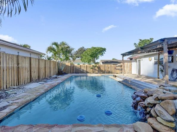 2081 NW 107th Ter, Sunrise FL 33322