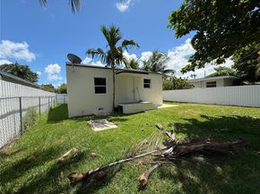 427 NW 82nd Ter, Miami FL 33150