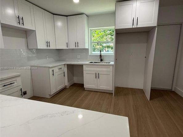 427 NW 82nd Ter, Miami FL 33150