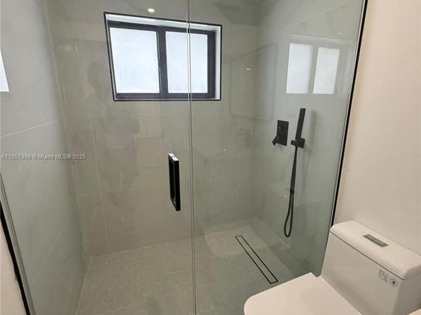 427 NW 82nd Ter, Miami FL 33150