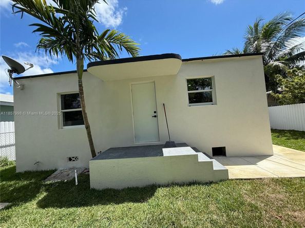 427 NW 82nd Ter, Miami FL 33150