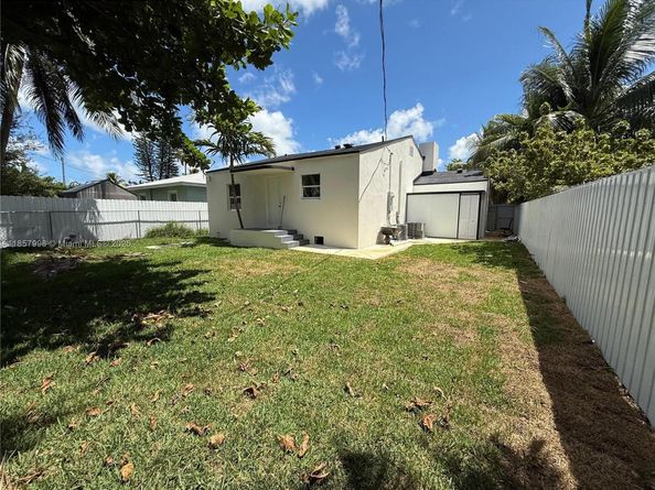 427 NW 82nd Ter, Miami FL 33150