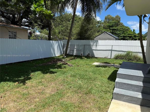 427 NW 82nd Ter, Miami FL 33150