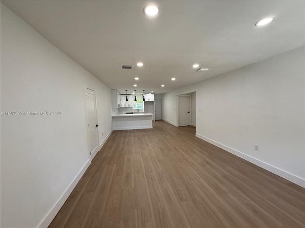 427 NW 82nd Ter, Miami FL 33150
