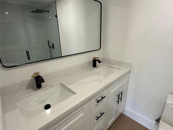 427 NW 82nd Ter, Miami FL 33150