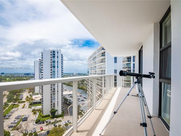 3731 N Country Club Dr 1927, Aventura FL 33180