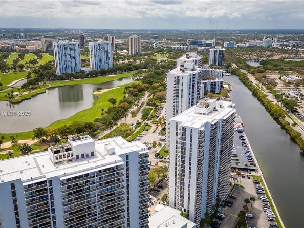 3731 N Country Club Dr 1927, Aventura FL 33180