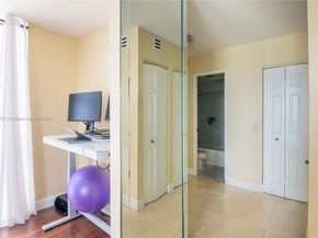 3731 N Country Club Dr 1927, Aventura FL 33180