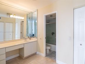 3731 N Country Club Dr 1927, Aventura FL 33180