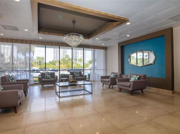 3731 N Country Club Dr 1927, Aventura FL 33180