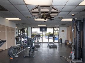 3731 N Country Club Dr 1927, Aventura FL 33180