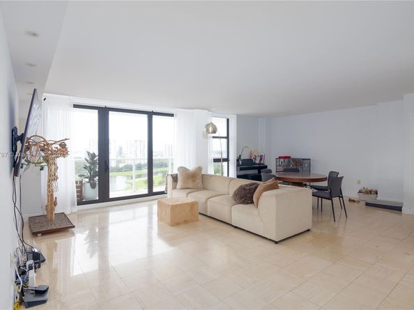 3731 N Country Club Dr 1927, Aventura FL 33180