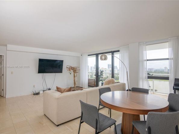 3731 N Country Club Dr 1927, Aventura FL 33180