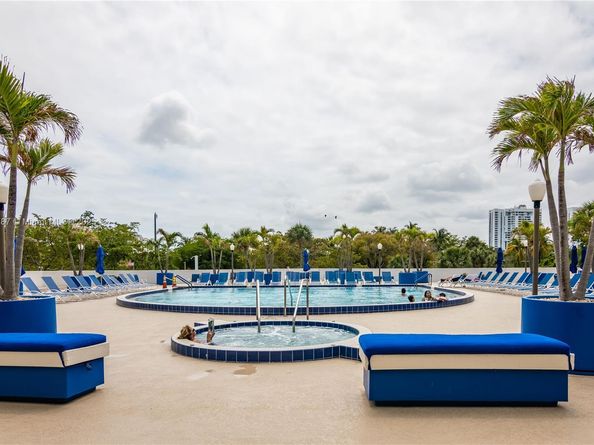 3731 N Country Club Dr 1927, Aventura FL 33180