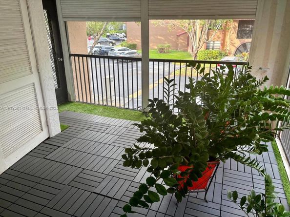 8632 NW 34th Pl C203, Sunrise FL 33351