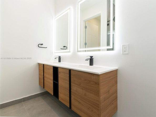 1421 SW 24th Ct 1, Fort Lauderdale FL 33315