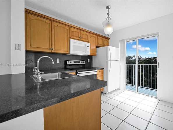 2575 SW 27th Ave 508, Miami FL 33133