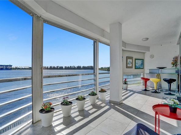 1000 NE 191st St 21, Miami FL 33179