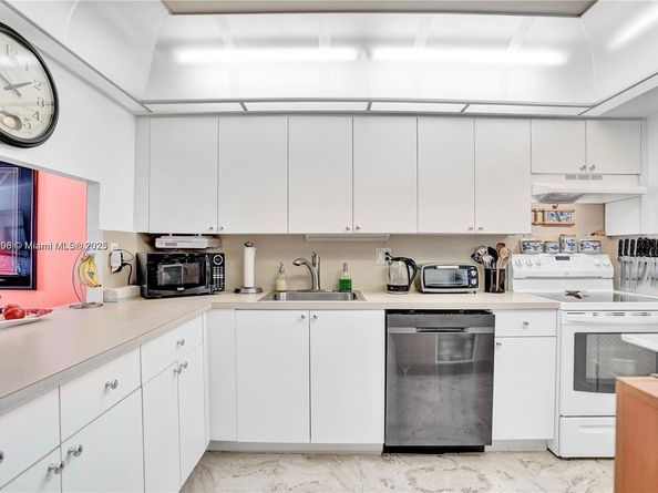 1000 NE 191st St 21, Miami FL 33179