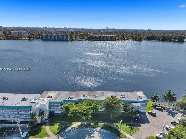 1000 NE 191st St 21, Miami FL 33179