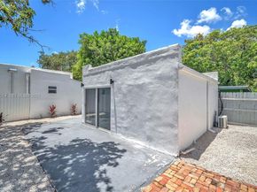 421 NW 59th St, Miami FL 33127