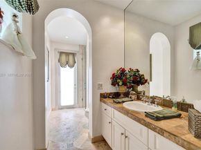 10813 Blackhawk St, Plantation FL 33324