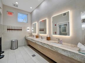 10813 Blackhawk St, Plantation FL 33324