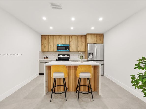 10017 SW 23rd Ter, Miami FL 33165