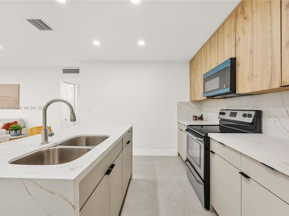 10017 SW 23rd Ter, Miami FL 33165