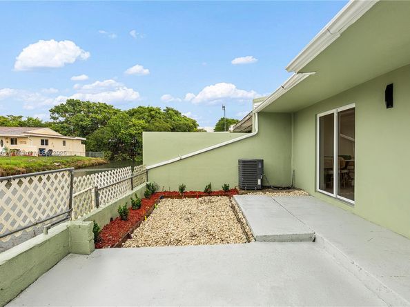 10017 SW 23rd Ter, Miami FL 33165