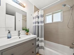 7831 NW 11th St, Pembroke Pines FL 33024